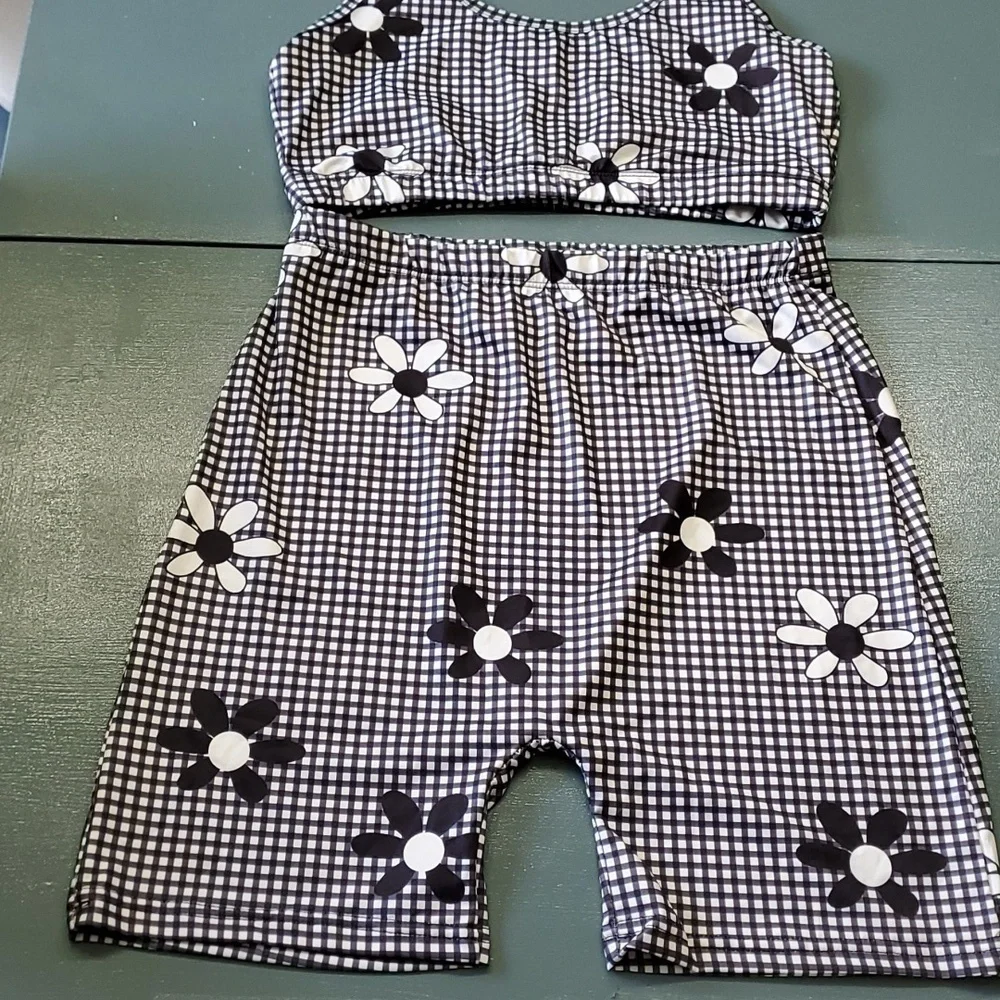 Sweet little summer set, shorts and top nave blue and white. Size small. NWOT.‎